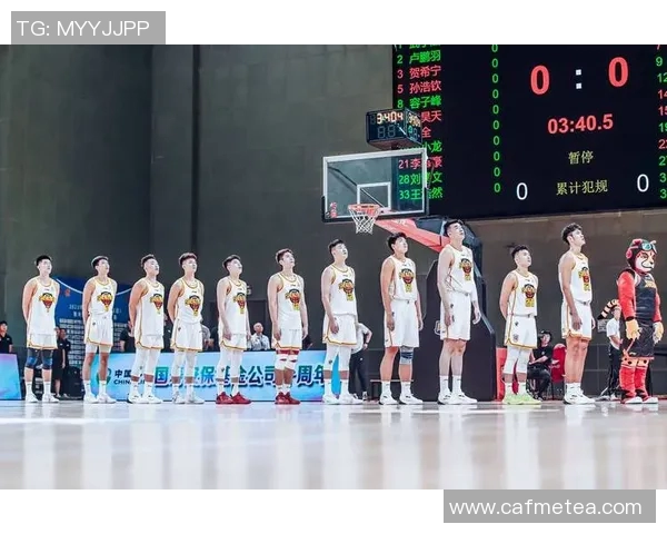 夏季联赛火箭队与蓝网队激战正酣球迷期待精彩对决