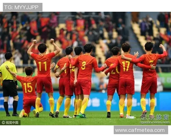 国足在下半场迎战克罗地亚全力以赴展现拼搏精神与团队合作