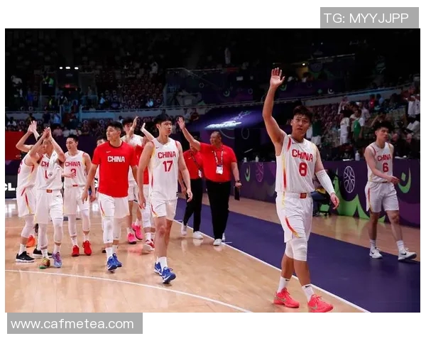 梦5队对阵中国队的精彩较量展现篮球魅力与青春激情