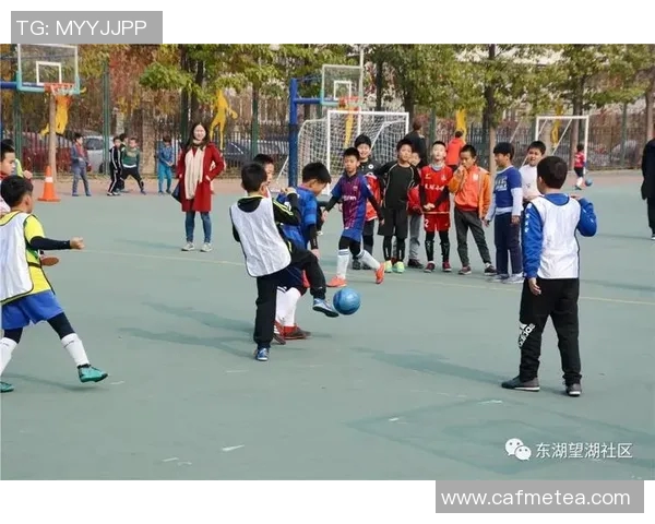 特拉凯球赛精彩对决贝尔展现绝佳球技引发观众热烈反响