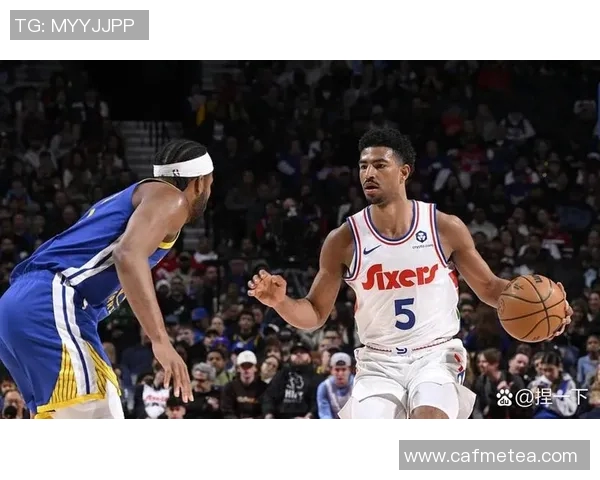 费城76人队与魔术的激烈对决展现篮球魅力与团队精神 费城76人队与魔术的激烈对决展现篮球魅力与团队精神